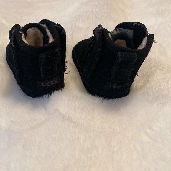 UGG - Infant Neumel Boot Black Unisex - Picture 2 of 4